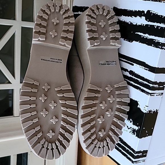 Dolce Vita Lug Sole Chelsea Boot, New In Box, Size 9.5 Color: Camel - Picture 11 of 15